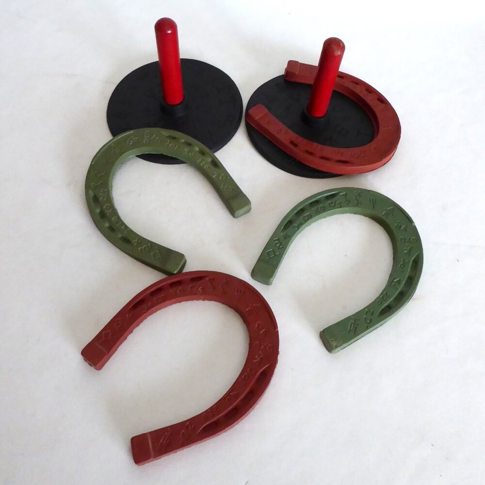 VINTAGE 1950’S CHILDREN’S RUBBER WESTERN HORSESHOE PLAY SET